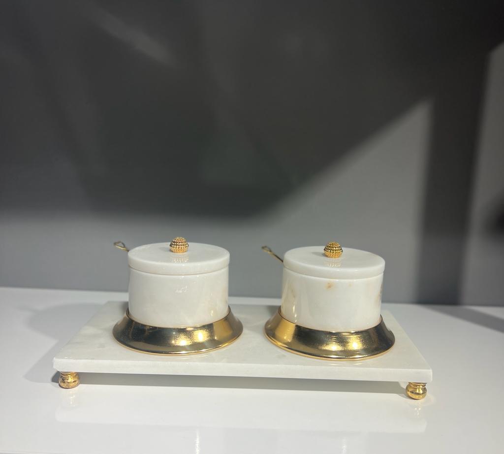 2 Marmor Gewürzbehälter mit Deckel und Tablett